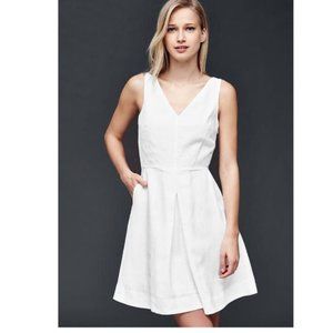 NWT White V-neck 100% Linen Gap Dress Size 8